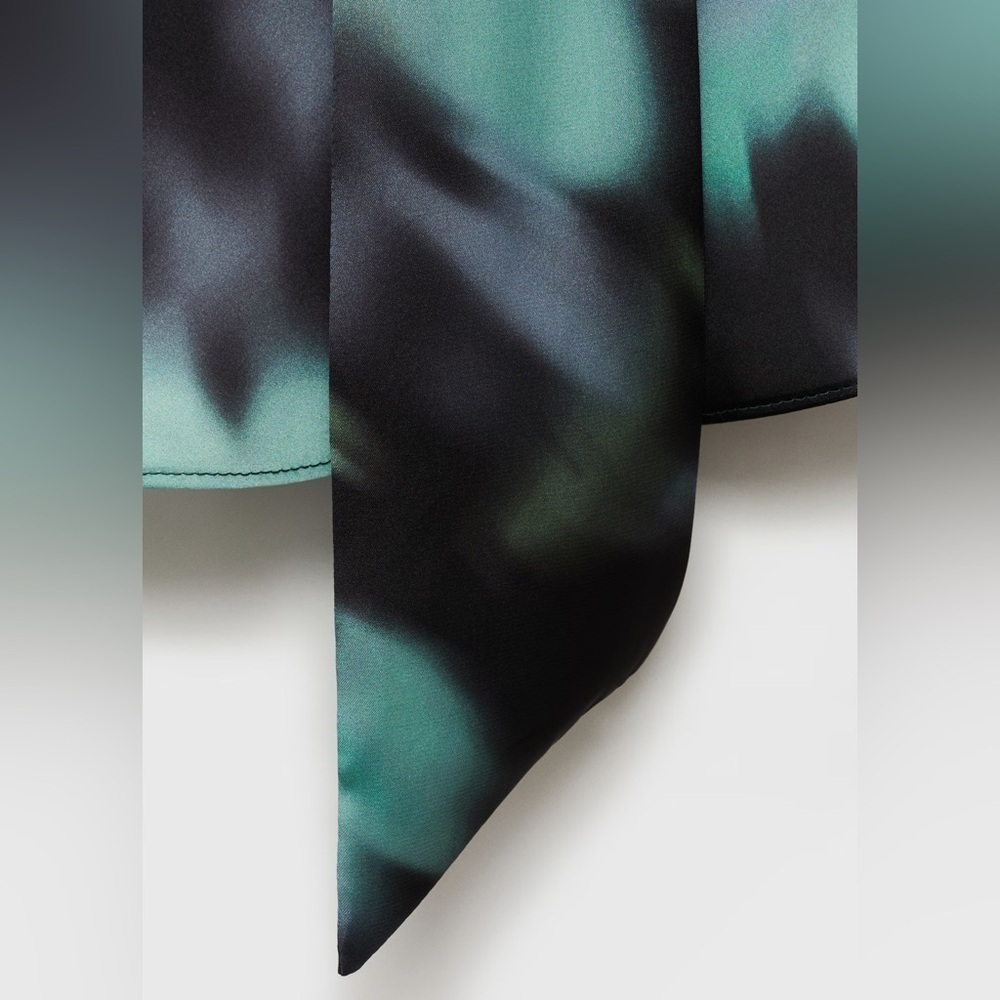 Mango Green and Black printed blouse with bow NWT - Picture 6 of 6